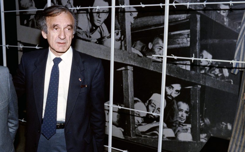 Anchetă la Sighetu Marmaţiei după ce pe casa memorială a scriitorului Elie Wiesel au fost scrise mesaje antisemite