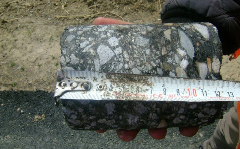 Se verifică calitatea asfaltului pe drumul Sic – Vişea