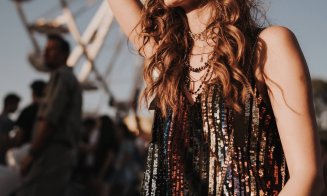 Superfemeile de la Untold. Freze, make-up și modă “ultimul răcnet” la festival