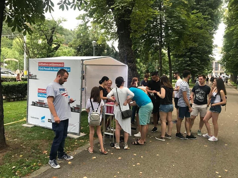 Peste 17.500 de semnături  pentru "Fără penali în funcţii publice", strânse la Untold