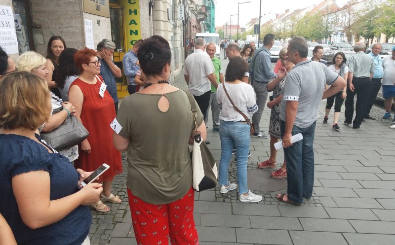 Grevă la Direcția Județeană pentru Sport și Tineret Cluj. Angajaţii au ieşit în stradă