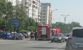 Accident în Mănăştur: două persoane rănite şi patru maşini avariate. Traficul blocat pe o bandă