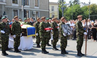 Dumitru Fărcaş, condus pe ultimul drum de sute de clujeni în acorduri de taragot