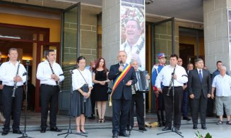 Dumitru Fărcaş, condus pe ultimul drum de sute de clujeni în acorduri de taragot