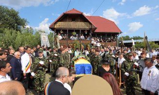 Dumitru Fărcaş, înmormântat cu onoruri militare în grădina casei părinteşti din comuna Groşi