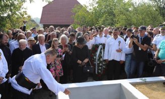 Dumitru Fărcaş, înmormântat cu onoruri militare în grădina casei părinteşti din comuna Groşi