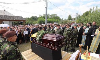 Dumitru Fărcaş, înmormântat cu onoruri militare în grădina casei părinteşti din comuna Groşi