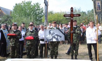 Dumitru Fărcaş, înmormântat cu onoruri militare în grădina casei părinteşti din comuna Groşi