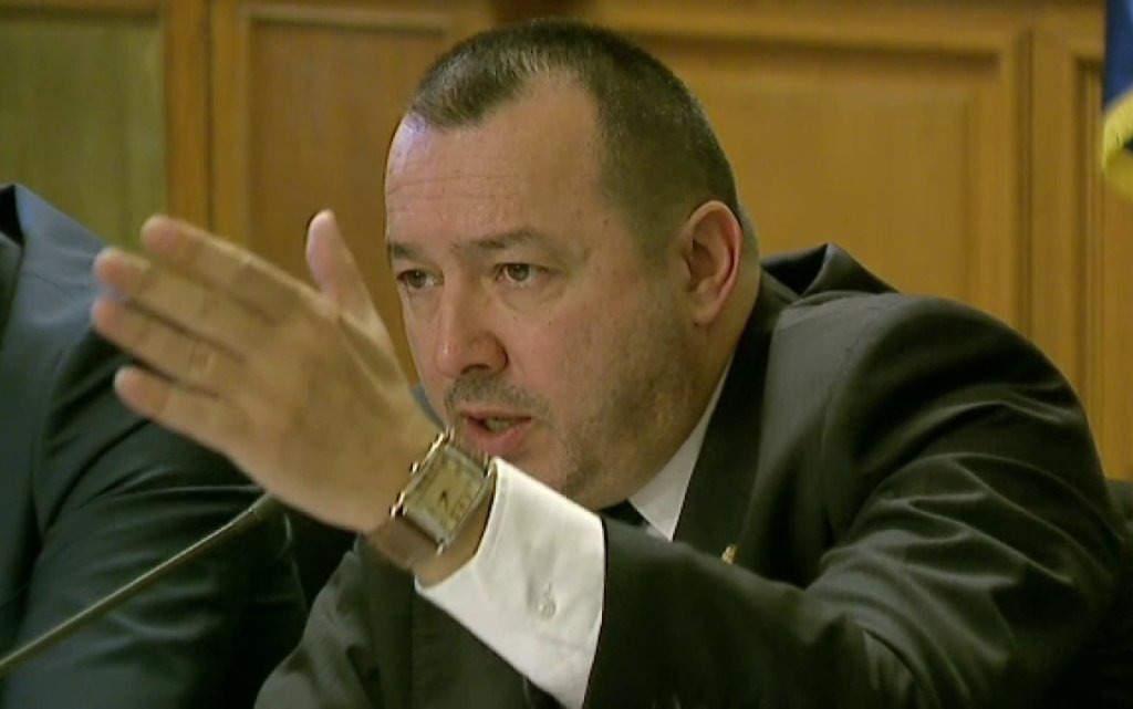 Deputatul "Mitralieră", către protestatari: Nu ne provocaţi că venim 1 milion şi vă călcăm în picioare. Ordinarilor din statul paralel , renuntaţi şi plecaţi
