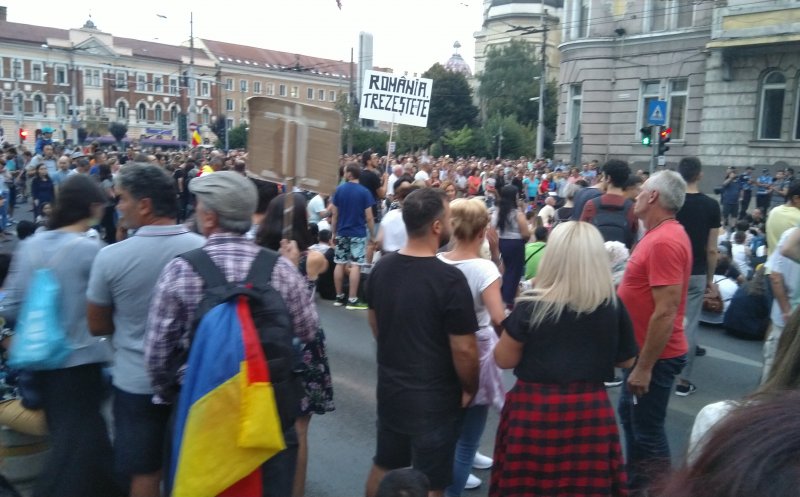"NU plecăm până nu plecați!" I Clujul, din nou în stradă