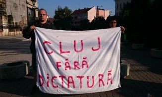 De vegehe în... stradă! Protestatarii care au montat cortul în faţa Prefecturii Cluj au fost invitaţi la dialog