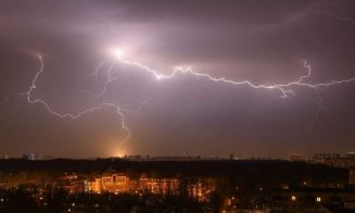 Clujul, sub COD GALBEN de ploi torențiale, descărcări electrice și vânt