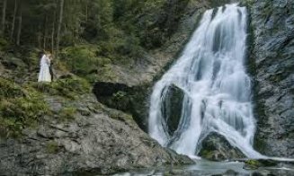 Cascada „Valul Miresei” este miracolul din inima Transilvaniei