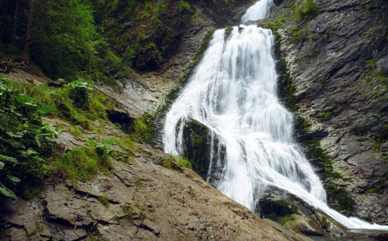 Cascada „Vălul Miresei” este miracolul din inima Transilvaniei
