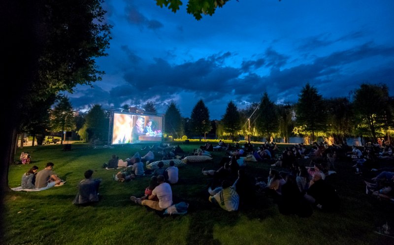 Maraton de cinema în aer liber, în Iulius Parc: Caravana Filmelor NexT şi Movie Nights