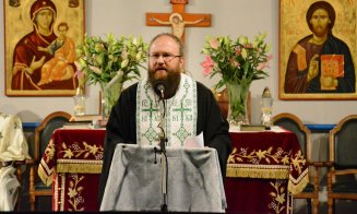 30.000 de pelerini la Mănăstirea Nicula. Se roagă la Icoana făcătoare de minuni şi înconjoară biserica