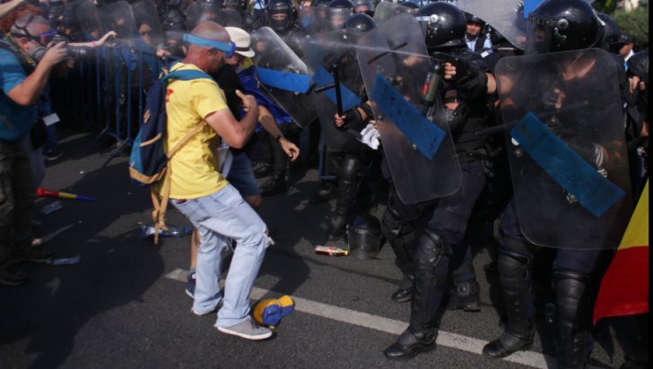Intervenţia jandarmeriei din Piaţa Victoriei a fost nejustificată