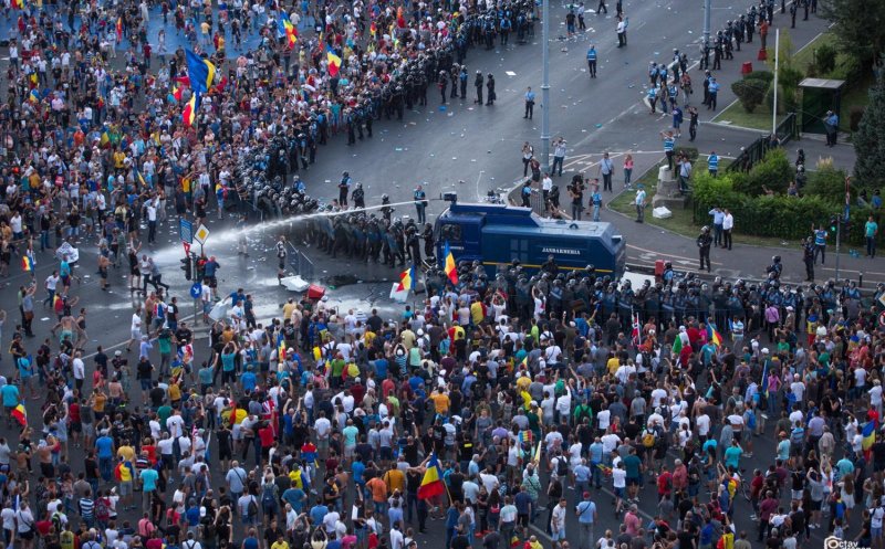 Cartuşe, grenade şi pulverizatoare: muniţia jandarmilor folosită la protestul diasporei