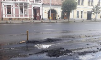 Banda de autobuz din centrul Clujului, crăpată la o lună de la remediere. Clujenii s-au împărţit în două tabere