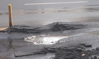 Banda de autobuz din centrul Clujului, crăpată la o lună de la remediere. Clujenii s-au împărţit în două tabere