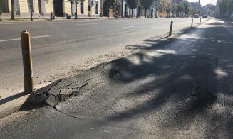 Banda de autobuz din centrul Clujului, crăpată la o lună de la remediere. Clujenii s-au împărţit în două tabere
