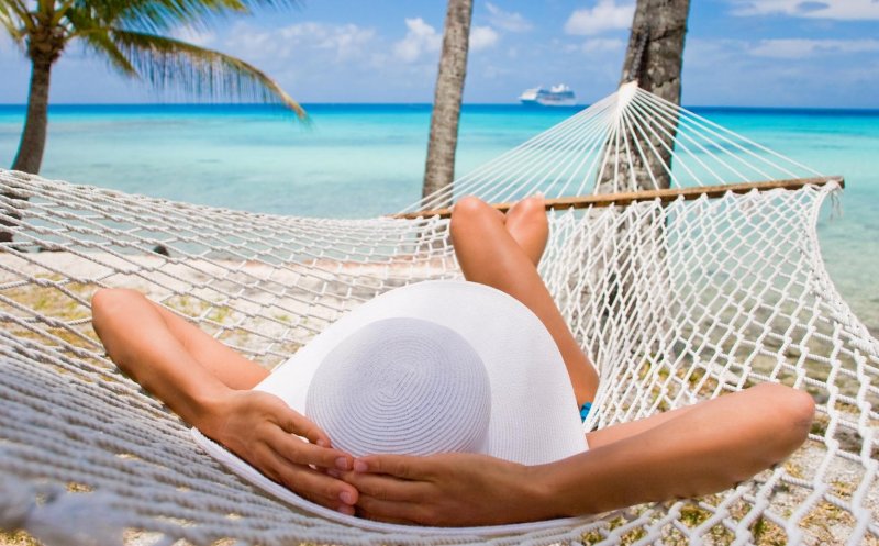 Evoluţia turistului român: de la borcane cu mâncare la pachet, la vacanţe all inclusive rafinate