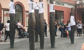 Flashmob la Cluj, în semn de solidaritate față de protestatarii răniți în Piața Victoriei