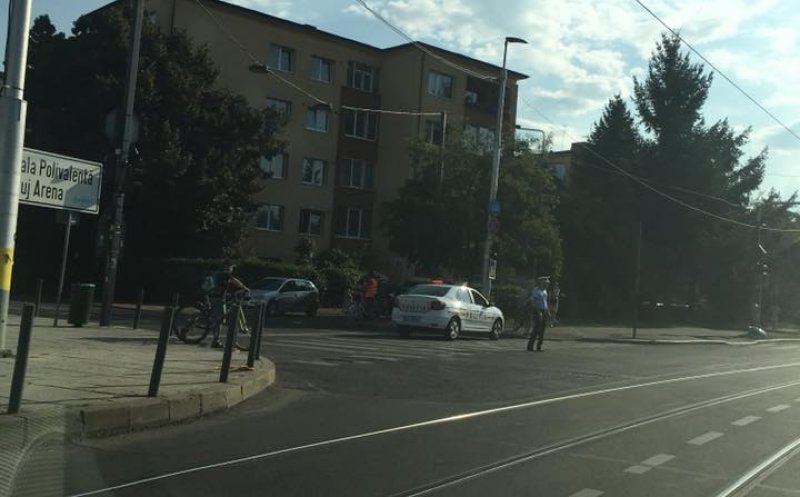 Accident grav lângă Polivalentă: O tânără a ajuns la spital