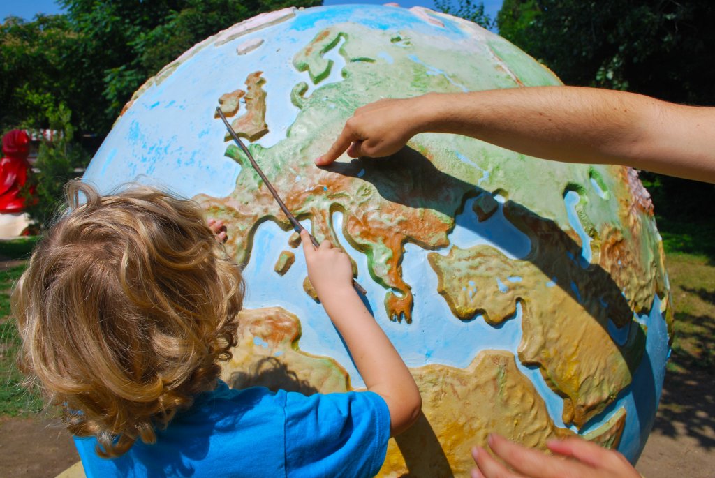 De aici ar trebui să înveţe geografie copiii noştri! Pentru început, Turnu Severin pierdut pe hartă
