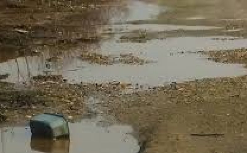 Protest pe un drum din Cluj: "Este dezastru. Scoatem cu tractoarele autocare cu turişti străini"