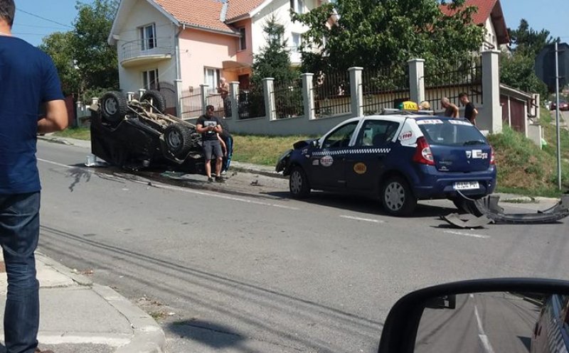 Maşină răsturnată în Dâmbu Rotund. Un copil de 5 ani a fost rănit