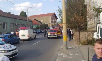 A intrat cu maşina într-un stâlp pe Oaşului. Martorii spun că şoferul era băut