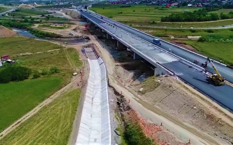 Inspecţie pe şantierul podului ce trece autostrada peste Someş. Când va fi deschis tronsonul Gilău – Nădășelu