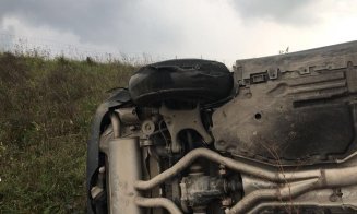 “Cascadorie” pe Autostrada Transilvania. Un BMW s-a răsturnat la 130 km/h