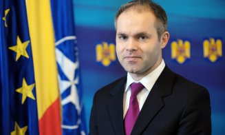 Fostul ministru al Educației, Daniel Funeriu, face studii de caz în avion pe oamenii lui Boc