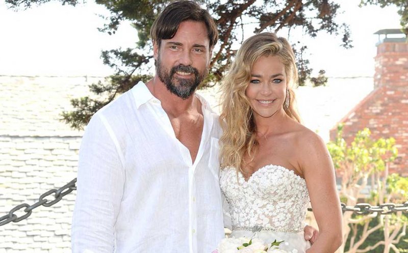 Frumoasa actriţă Denise Richards s-a căsătorit. Ceremonie fastuoasă, la Malibu