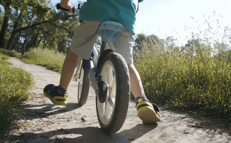 Şi-a speriat zdravăn părinţii! Copil de 5 ani din Cluj, cu bicicleta din Apahida în Jucu