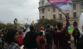 „Lăsaţi-ne să iubim!“  Protest la Bucureşti faţă de votul din Senat pentru Referendumul cerut de Coaliţia pentru Familie