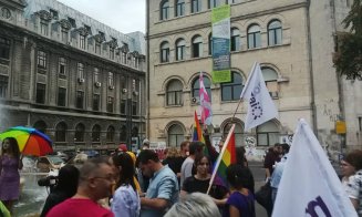 „Lăsaţi-ne să iubim!“  Protest la Bucureşti faţă de votul din Senat pentru Referendumul cerut de Coaliţia pentru Familie