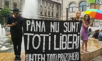 „Lăsaţi-ne să iubim!“  Protest la Bucureşti faţă de votul din Senat pentru Referendumul cerut de Coaliţia pentru Familie