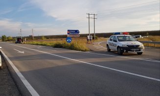 Maşină răsturantă în şanţ la ieşire din Turda. O persoană a decedat, printre răniţi se numără şi copii