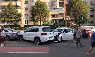 Copy/paste pe strada preferată de amatorii de liniuţe: carambol cu 5 mașini pe Dorobanților
