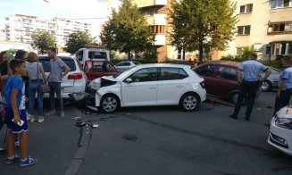 Copy/Paste pe strada preferată pentru amatorii de liniuţe: Carambol cu 5 mașini pe Dorobanților