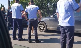 Dublu accident la ieşirea din Cluj spre Floreşti. Implicat şi un autobuz. Traficul este blocat în zonă