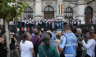 Zeci de magistraţi din toată ţara protestează la Bucureşti: Vrem ministru pro-justiţie!