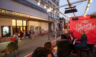 Un norvegian cântă la pian Mozart şi Beethoven. Dintr-un CAMION, pe străzile Clujului