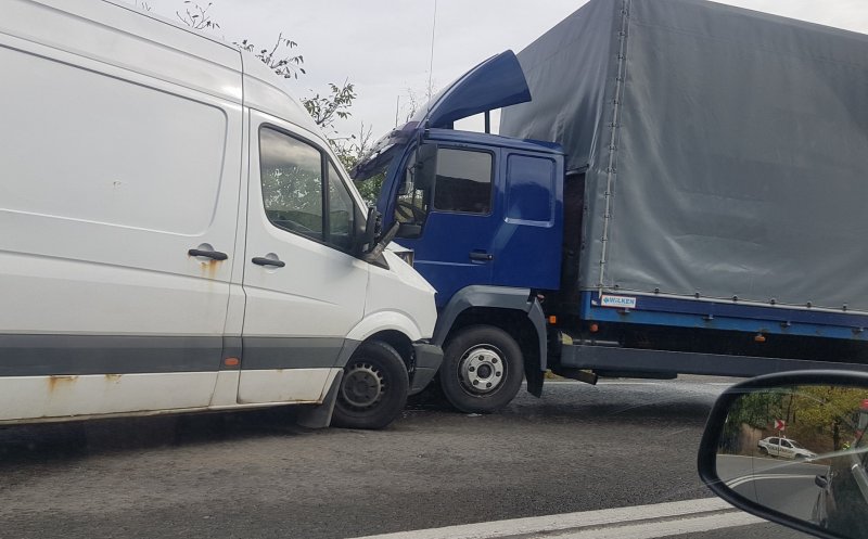 Accident frontal la Bucea. Trafic îngreunat