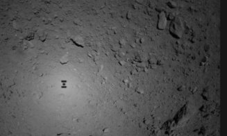 Un vehicul spaţial japonez a lansat două rovere miniaturale spre suprafaţa unui asteroid