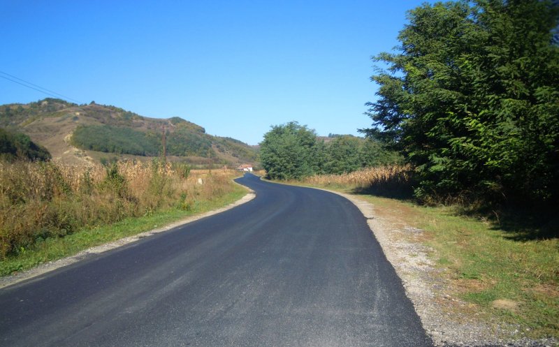 Au fost finalizate lucrările de întreţinere pe drumul judeţean Nireş – Valea Unguraşului