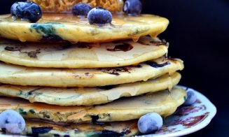 Desert de toamnă. Clătite americane cu afine
